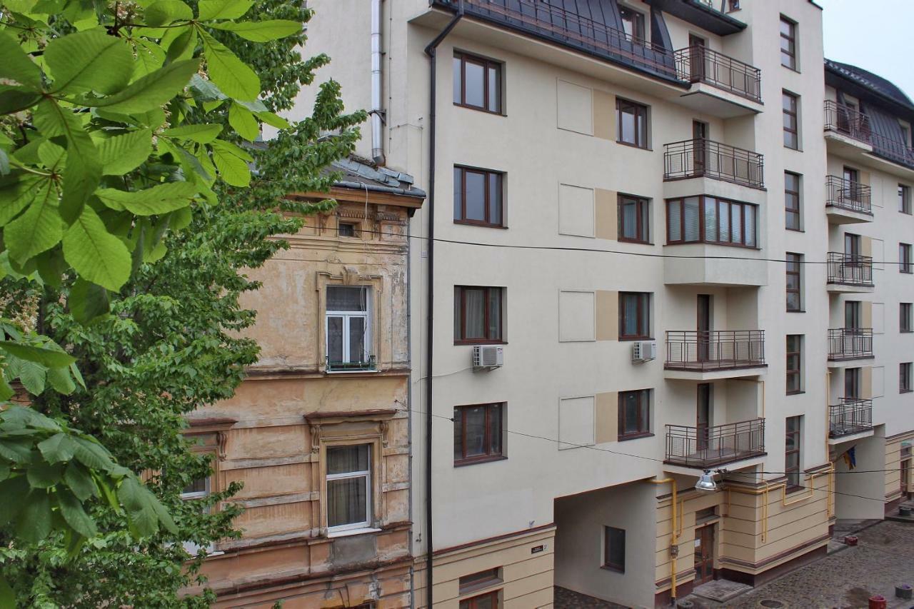 по вулиці голубовича 42 біля вокзалу комфортна повноцінна стильна * Lviv