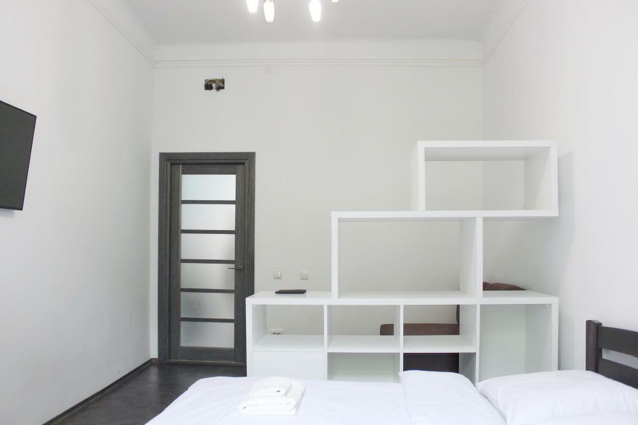 Apartment по вулиці голубовича 42 біля вокзалу комфортна повноцінна стильна Lviv
