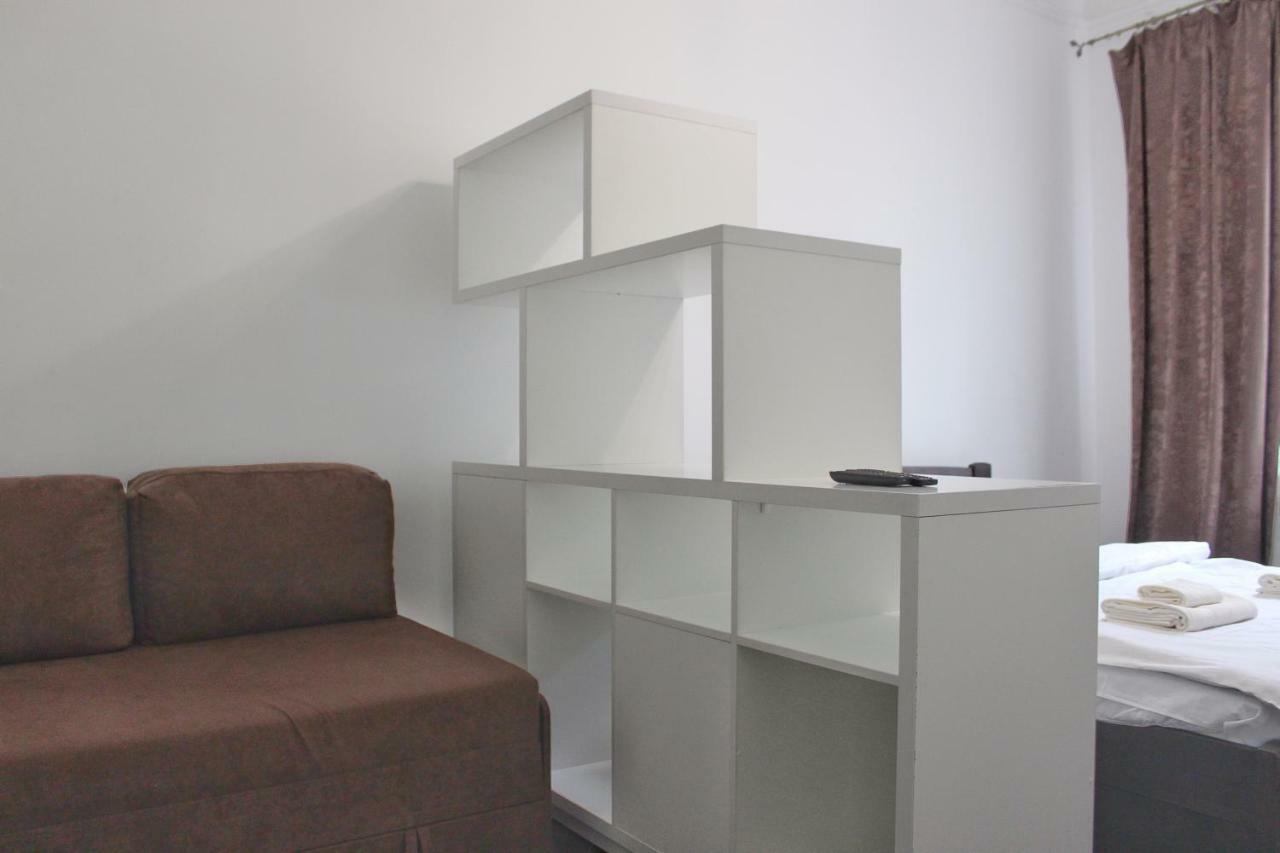 по вулиці голубовича 42 біля вокзалу комфортна повноцінна стильна Apartment