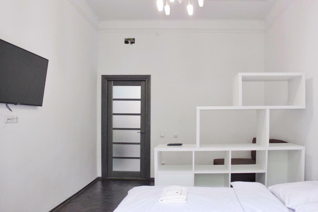Apartment по вулиці голубовича 42 біля вокзалу комфортна повноцінна стильна